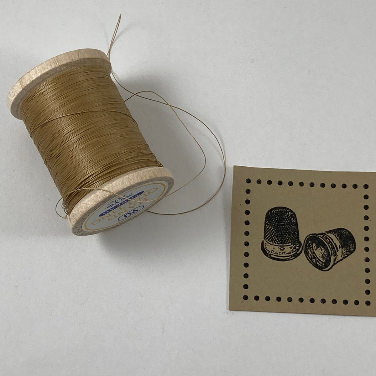 YLI Hand Quilting Thread 3ply T40 500yds Lt Brown* Two Thimbles