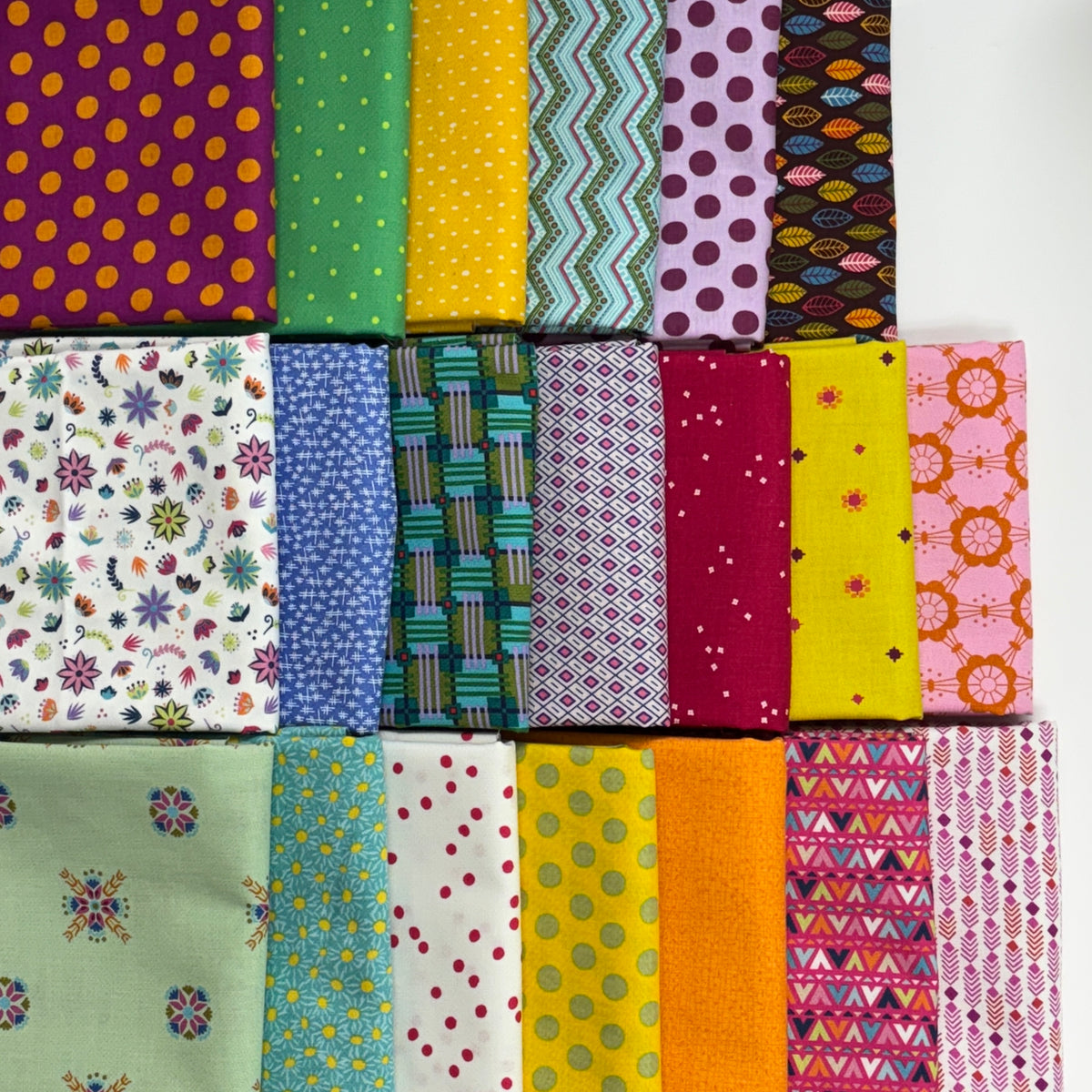Quarter Stack Color Hot & Bright Summer Colors Fat Quarter Stack of 20 – Two Thimbles